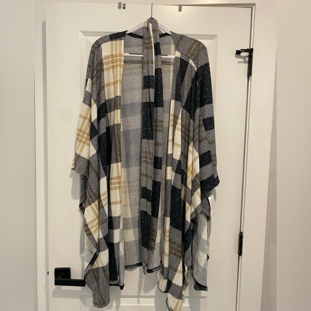 NWT Lularoe L/XL Plaid Kaftan Shawl Savannah
